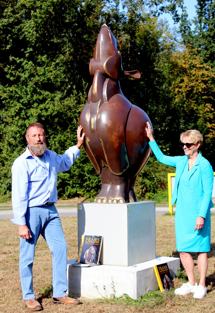 Winnend Kunstenaar Frans van Straaten en wethouder Gina van Mulken